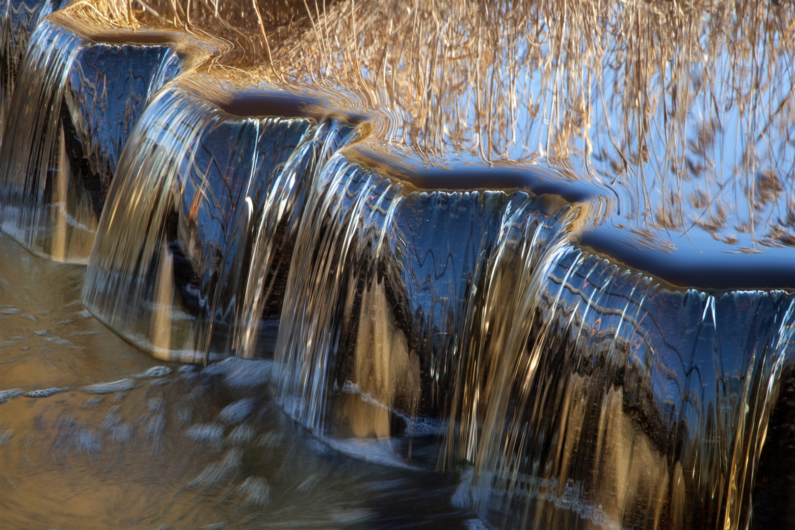 -goldener Wasserfall-