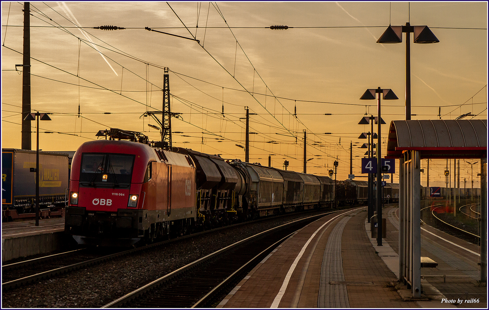 Goldenes Bahnsteigbild