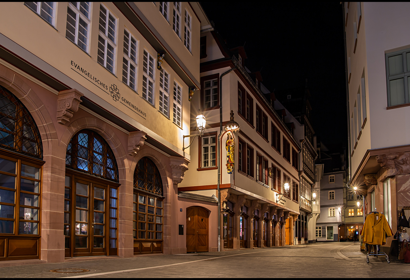 Goldenes Lämmchen in der Neuen Altstadt in Frankfurt