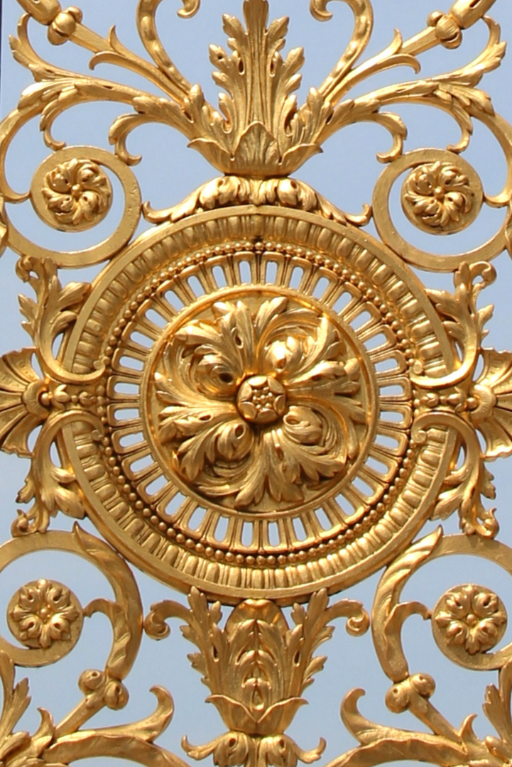 Goldenes Ornament