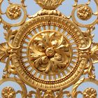 Goldenes Ornament