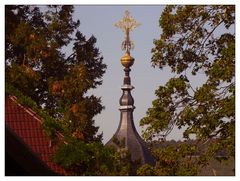 Goldfarbene Kirchenspitze vom Käppele