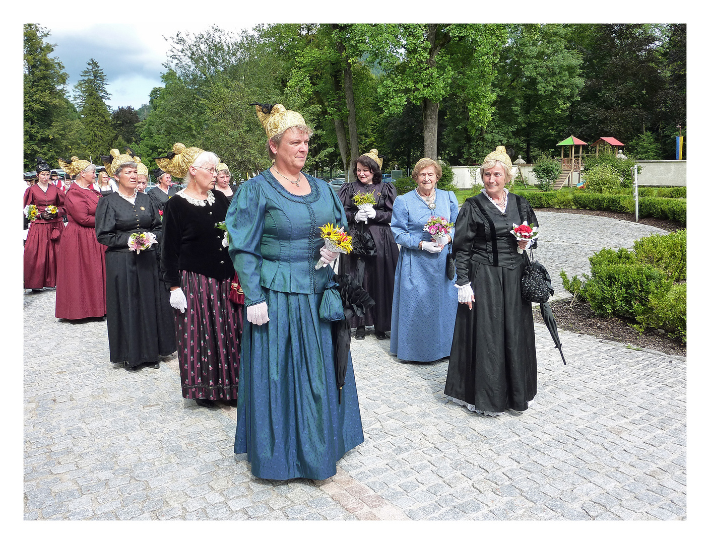 Goldhauben-Ladies! feine handgemachte arbeit!