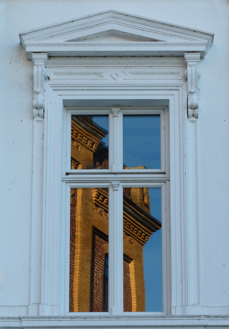 goldige Fensterspiegelung