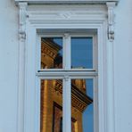 goldige Fensterspiegelung