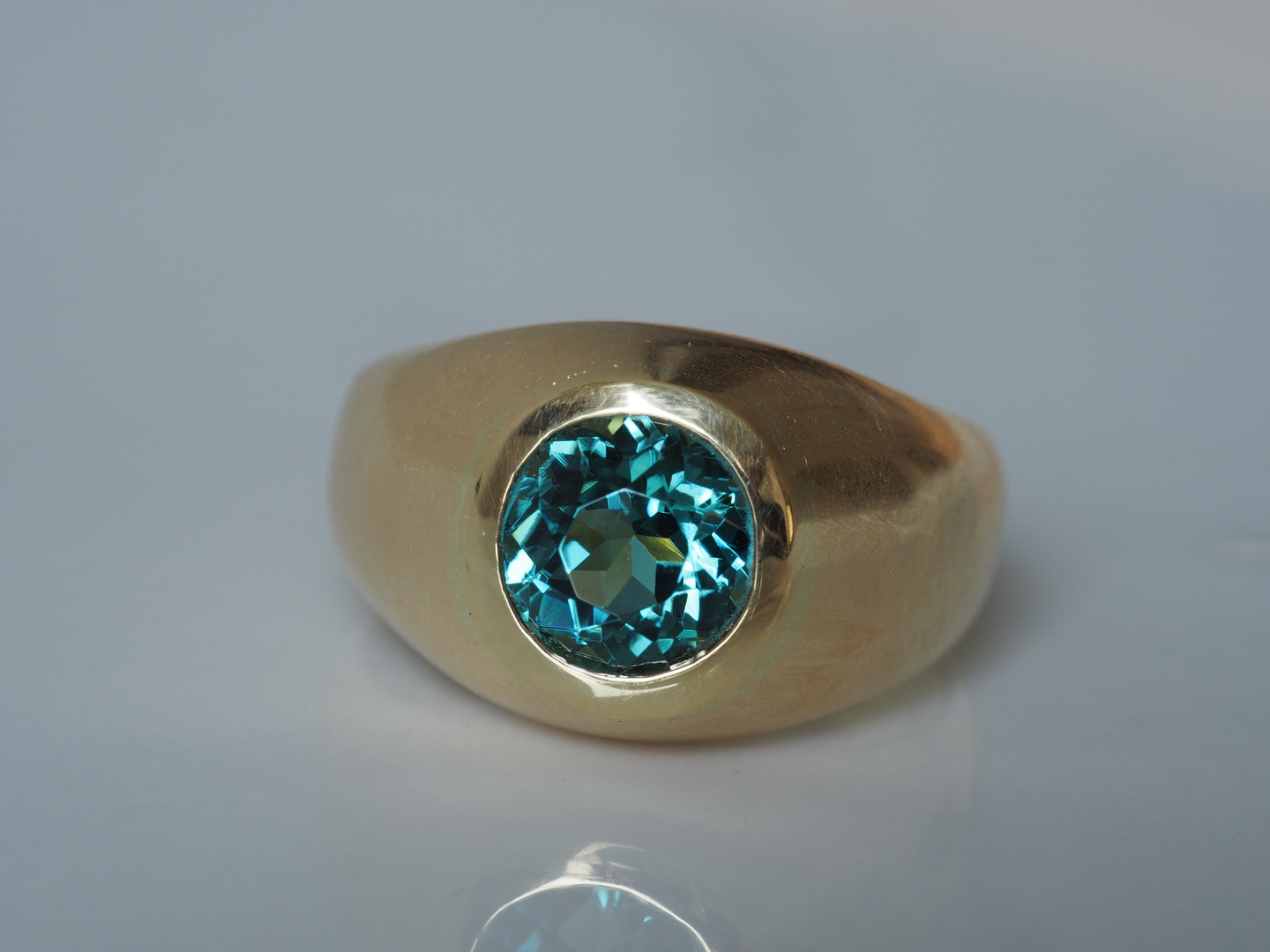 Goldring mit blauem Afghanistan Turmalin