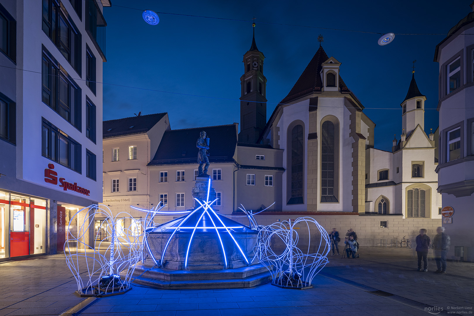 Goldschmiedebrunnen und Annakirche