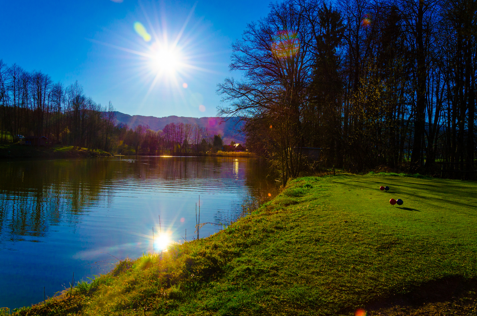 Golfplatz mit See