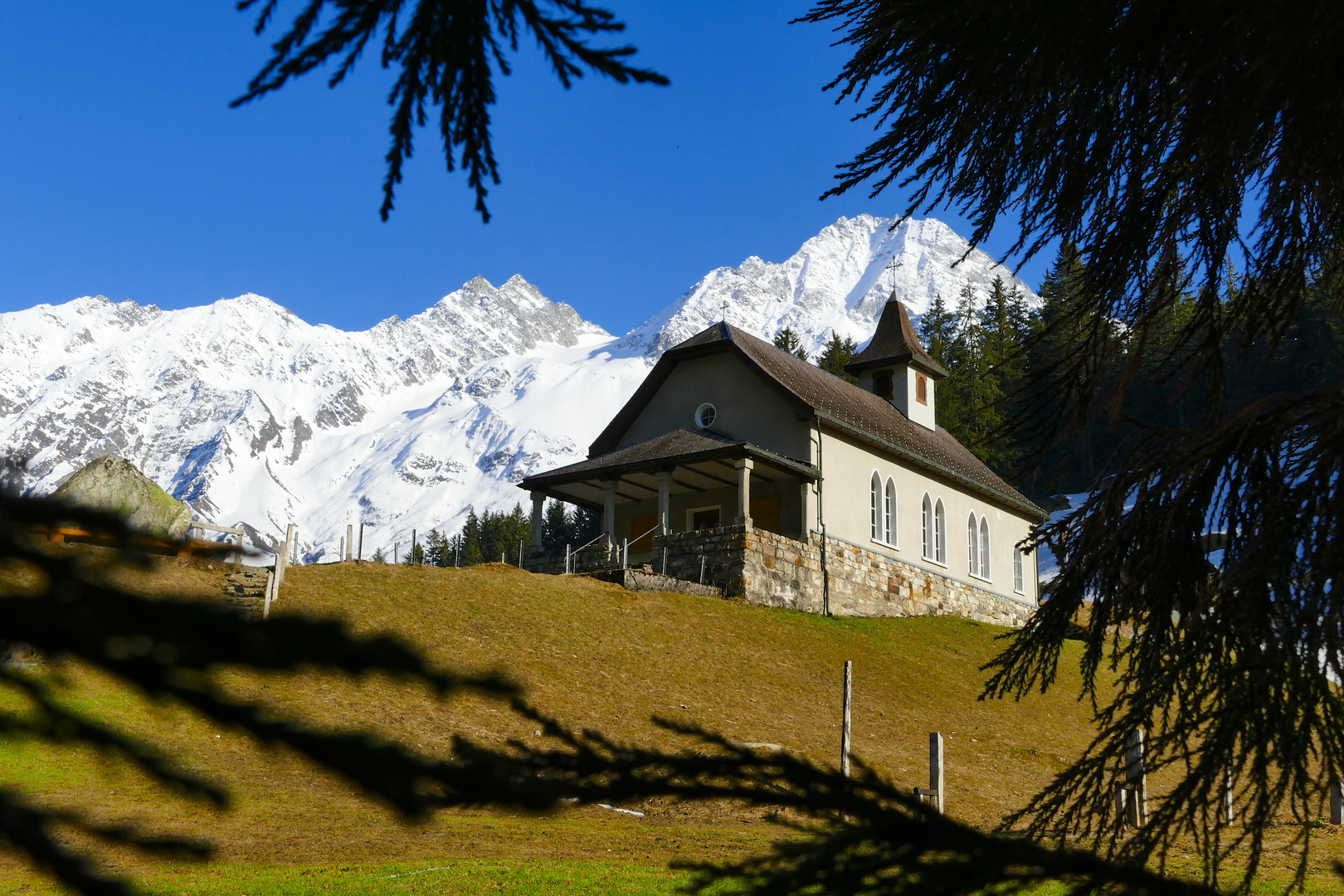 Golzern mit  Kapelle