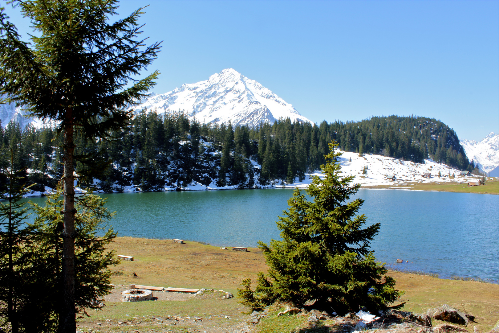 Golzernsee in Blau