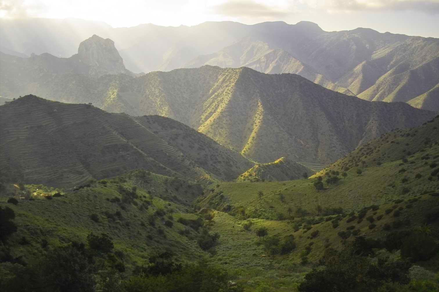 Gomera Tal in mystisches Licht getaucht