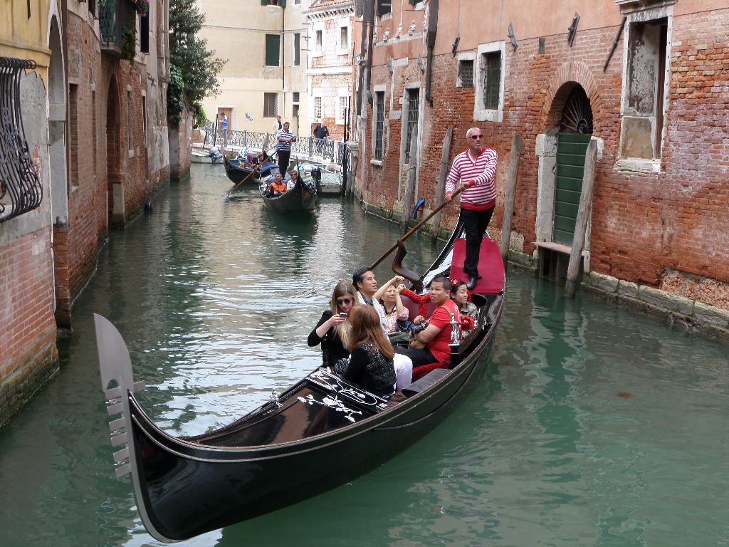 Gondel im Kanal von Venedig