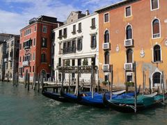 Gondeln auf dem Canal de Grande, Venedig, Italien