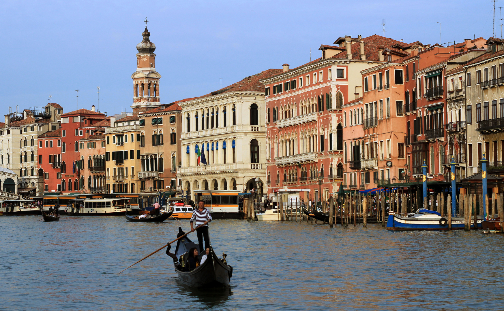 Gondeln bei Rialto