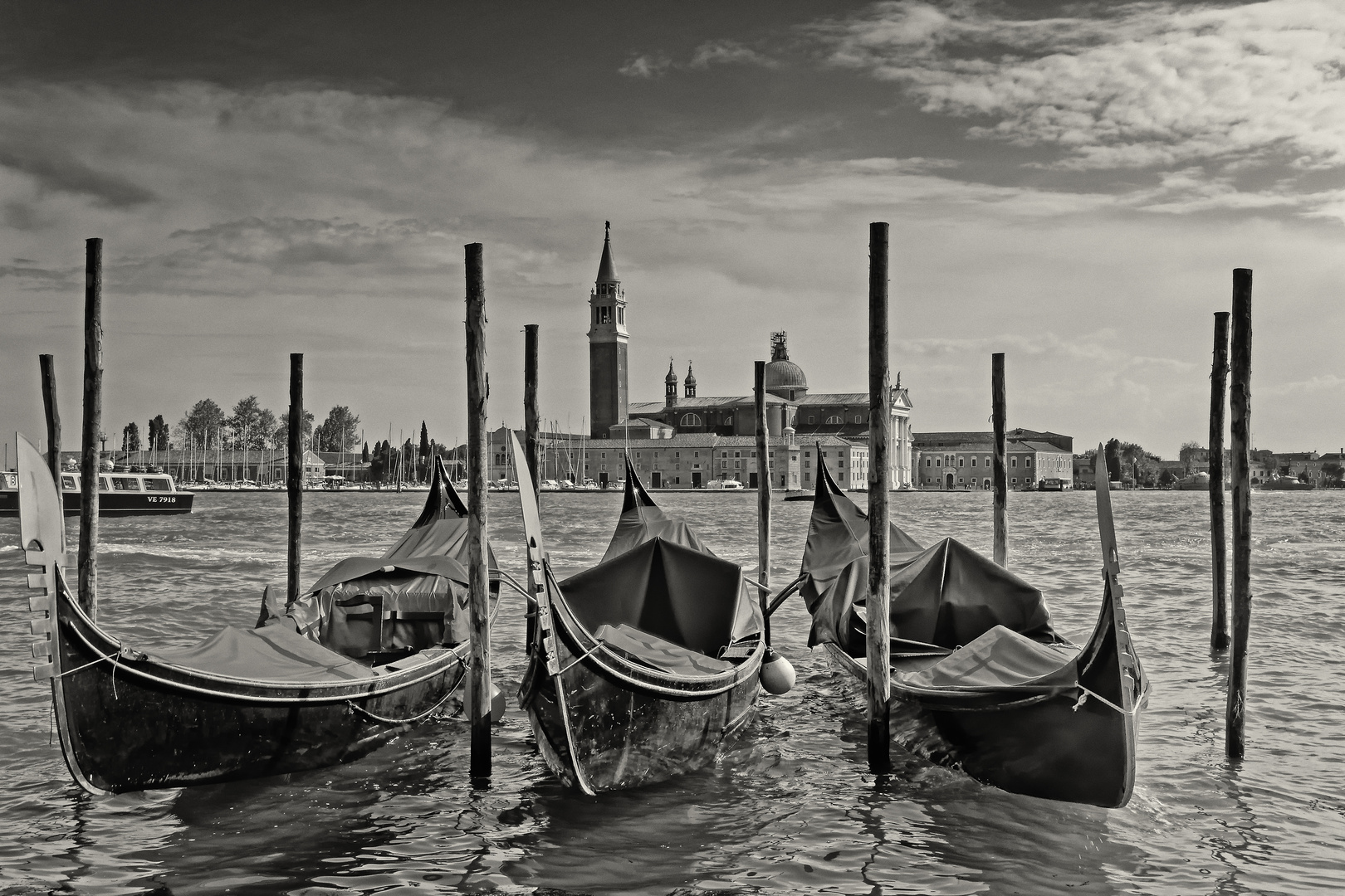 Gondeln im Canal Grande