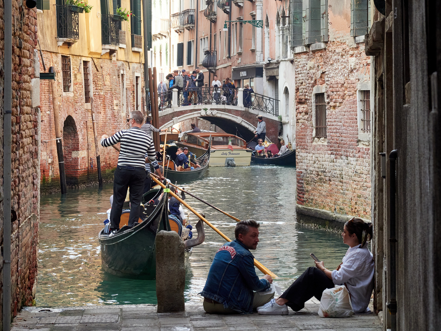 Gondeln im Canale