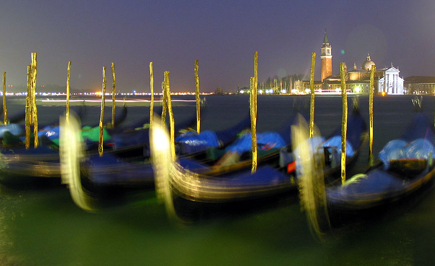 Gondolas am Abend