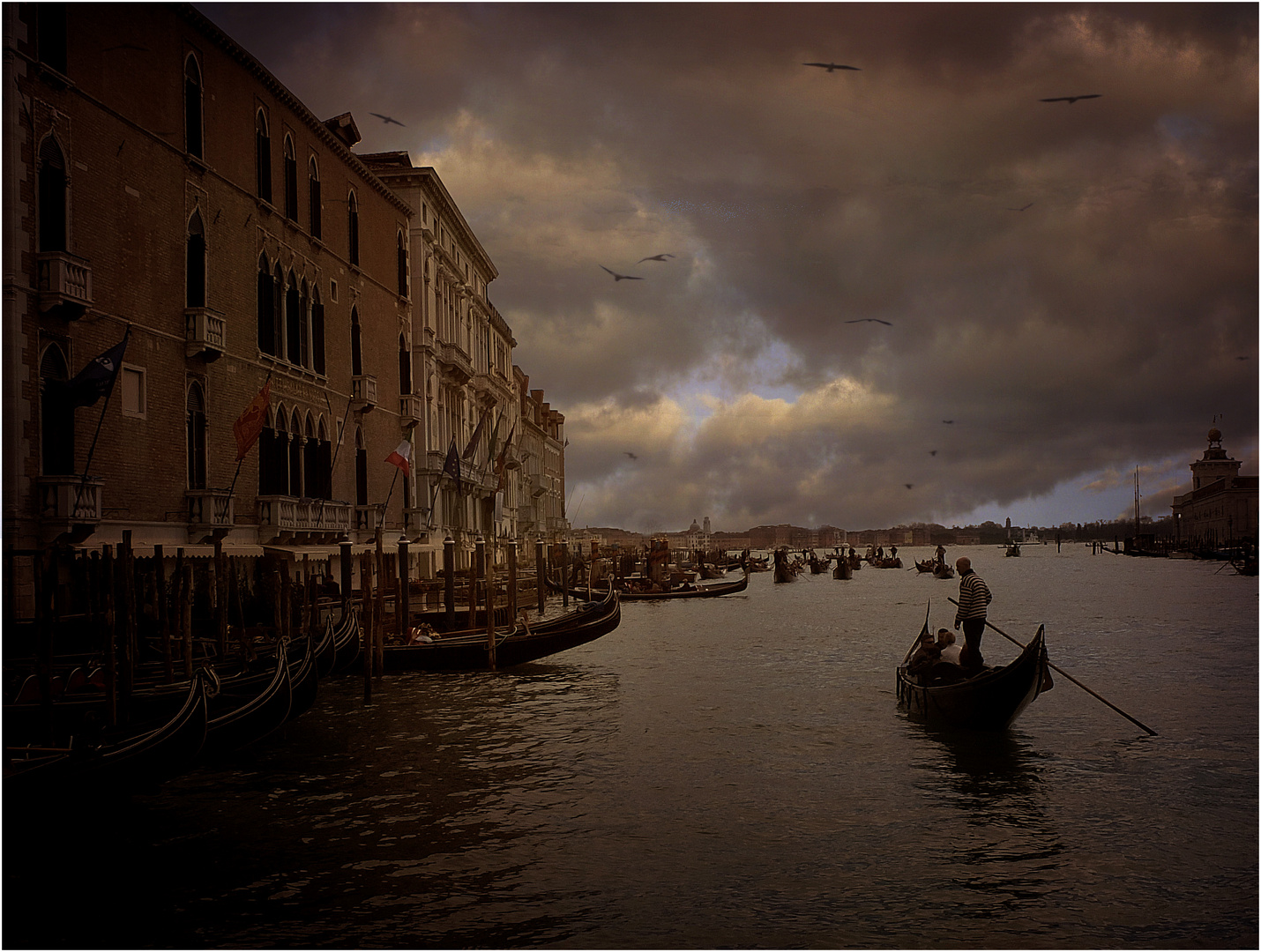 GONDOLE NEL CANAL GRANDE