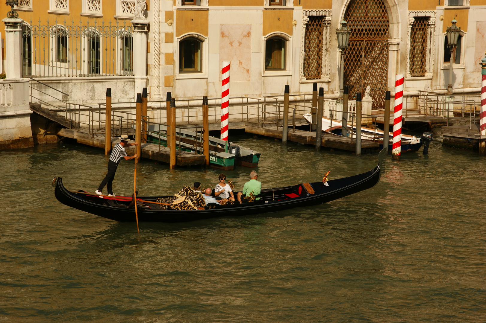 Gondoliere auf dem Canal de Grande - Venedig