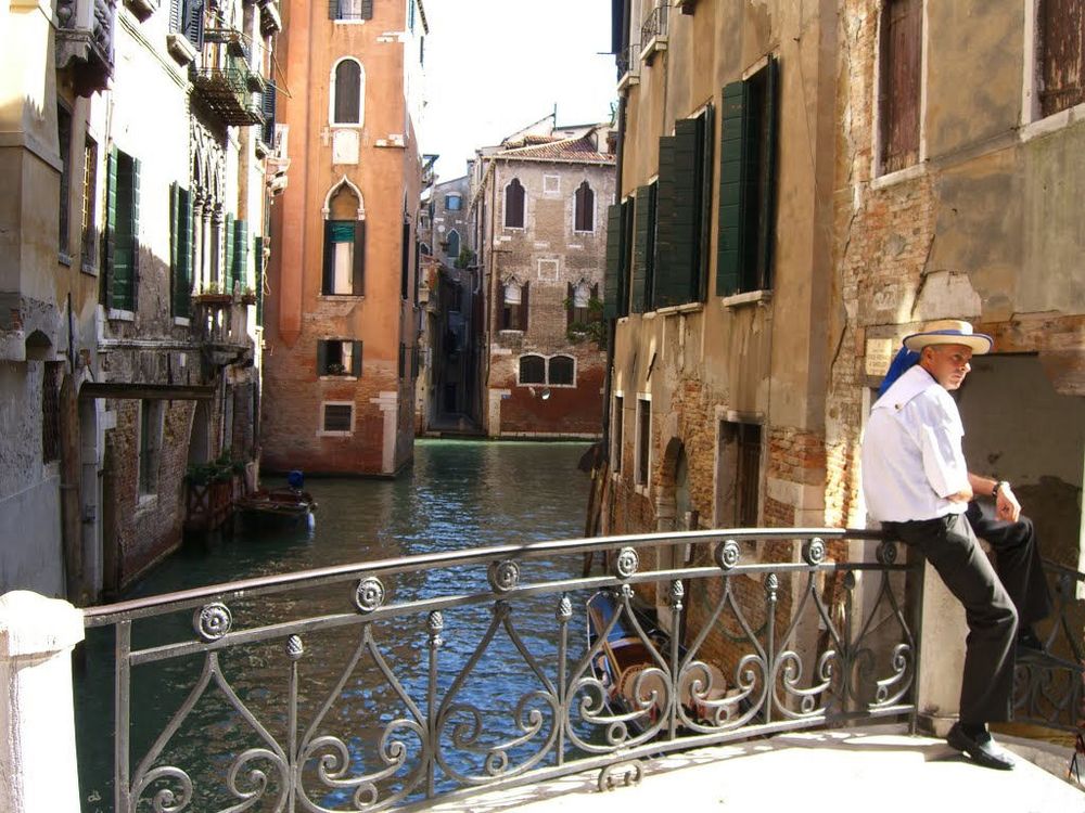 Gondoliere in Venedig hat Pause