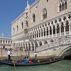 Gondoliere vor dem Dogenpalast, Venedig