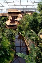 Gondwanaland im Zoo Leipzig: Pfahlbauten am Gamanil