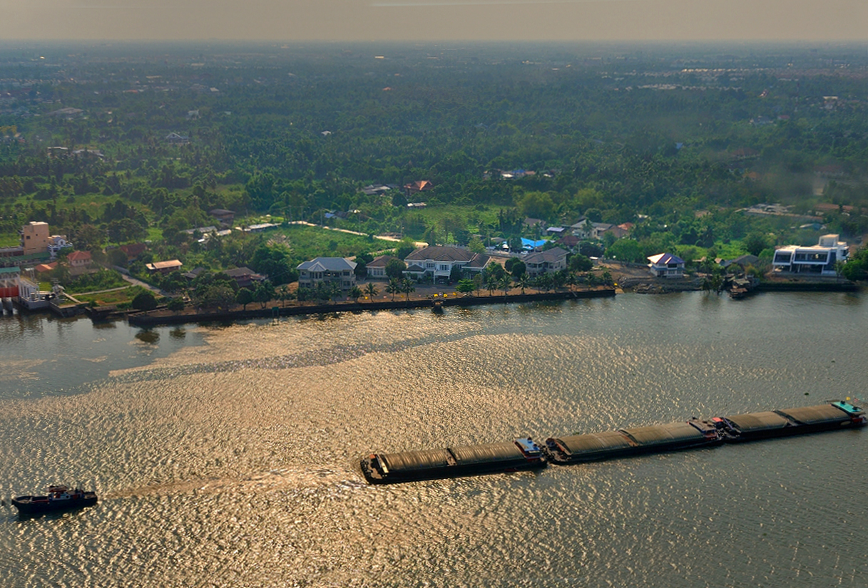 Goods traffic on Mae Nam Chao Praya