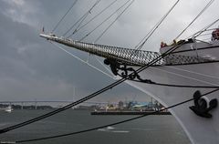 Gorch Fock 1 und Rügenbrücke