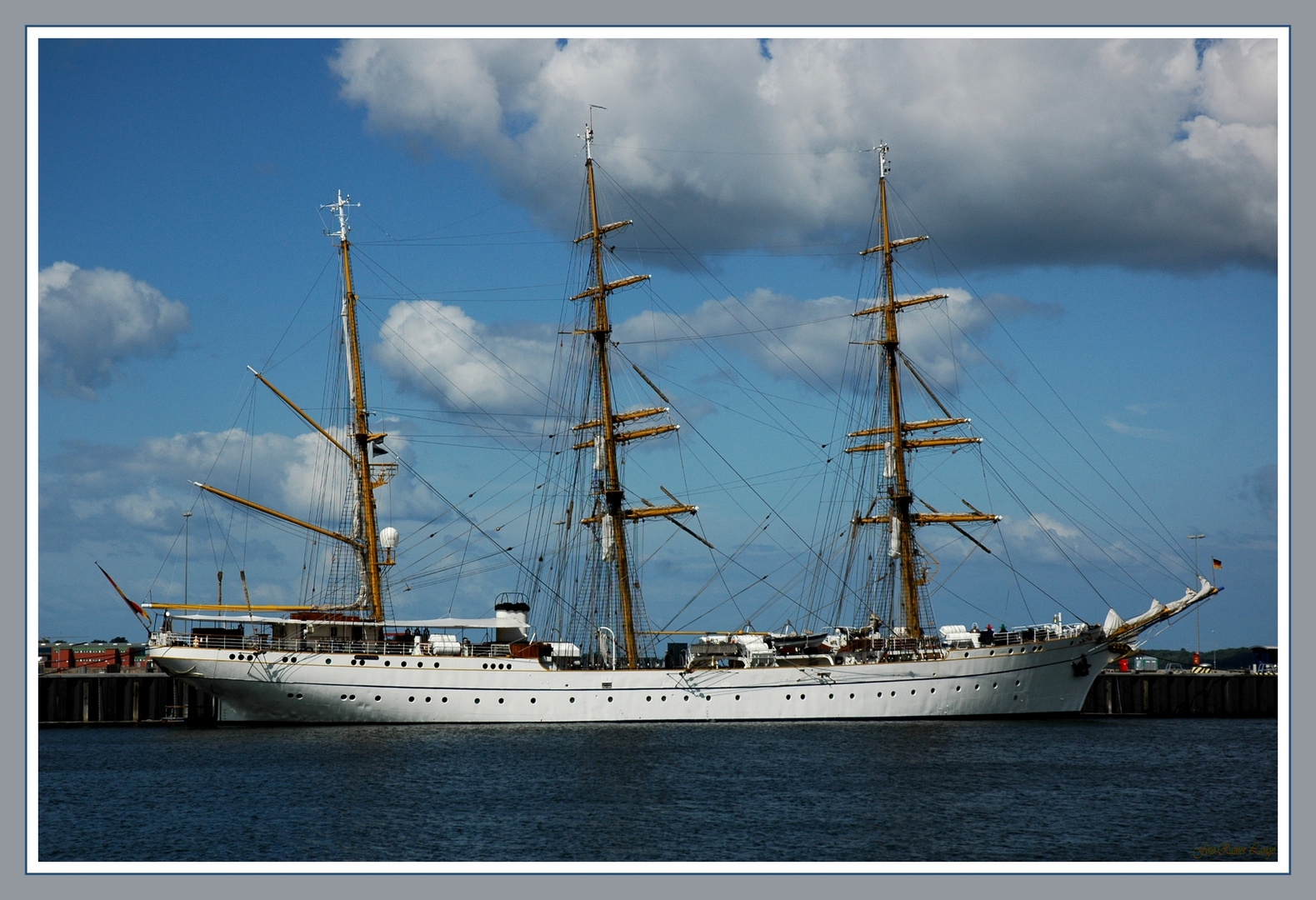 ^^--^~~Gorch Fock ~~^--^^