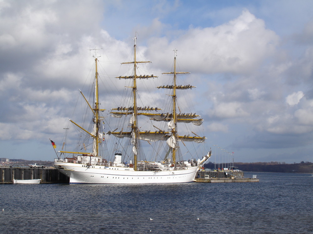 Gorch Fock an der Tirpitzmole in Kiel