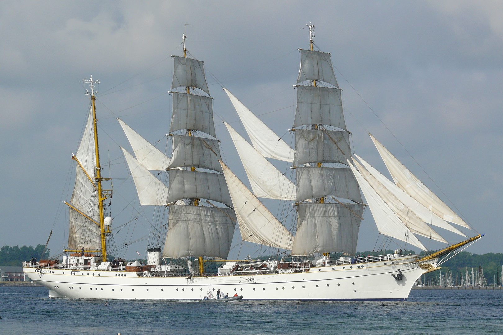 Gorch Fock auf der Kieler Förde in Richtung Ostsee