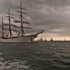 Gorch Fock beim Gewitter bei der Windjammerparade 2014