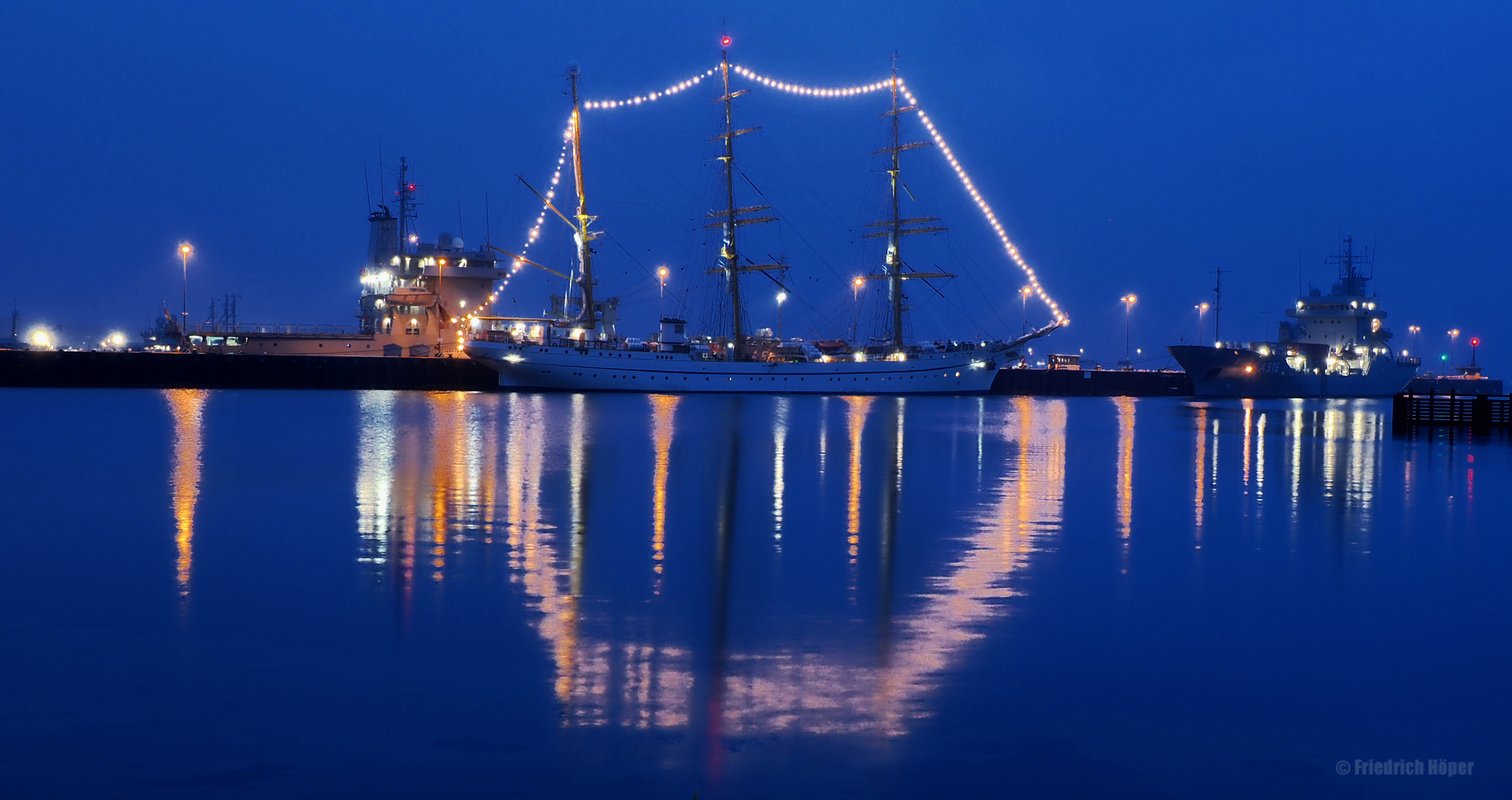 Gorch Fock beleuchtet_4