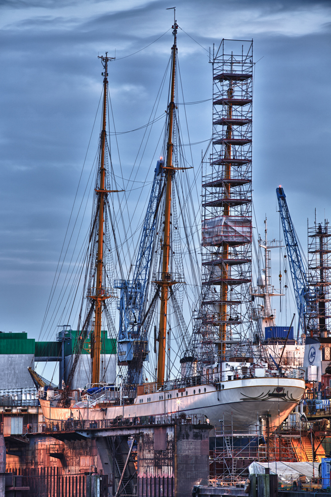 Gorch Fock im Dock