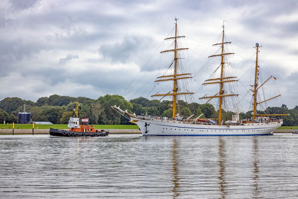 Gorch Fock im Schlepptau