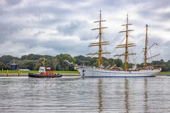 Gorch Fock im Schlepptau