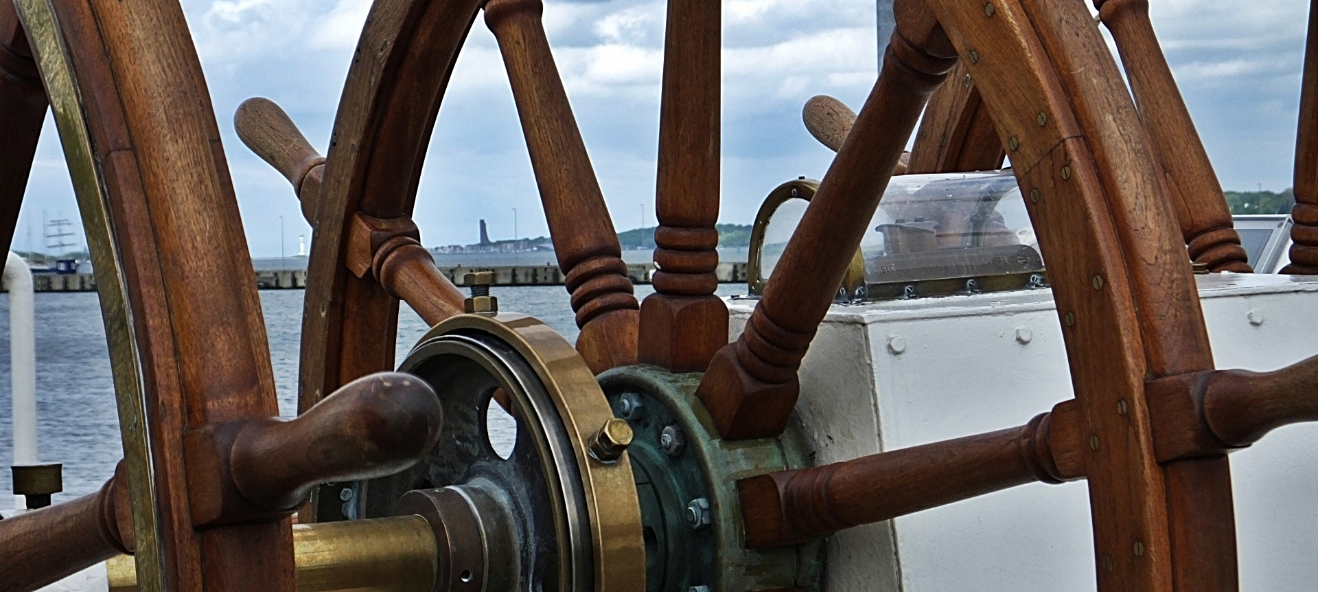 Gorch Fock  -  Steuerstand -  steering position  