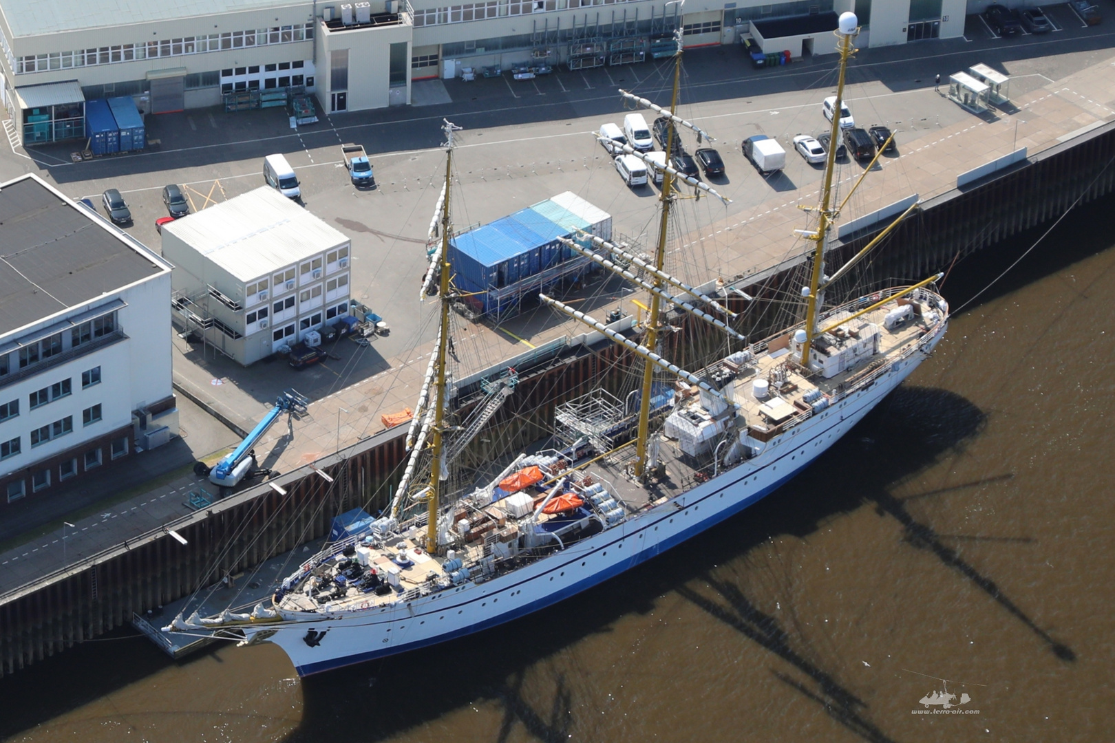 Gorch Fock ...und sie schwimmt (Luftbild, aerial)