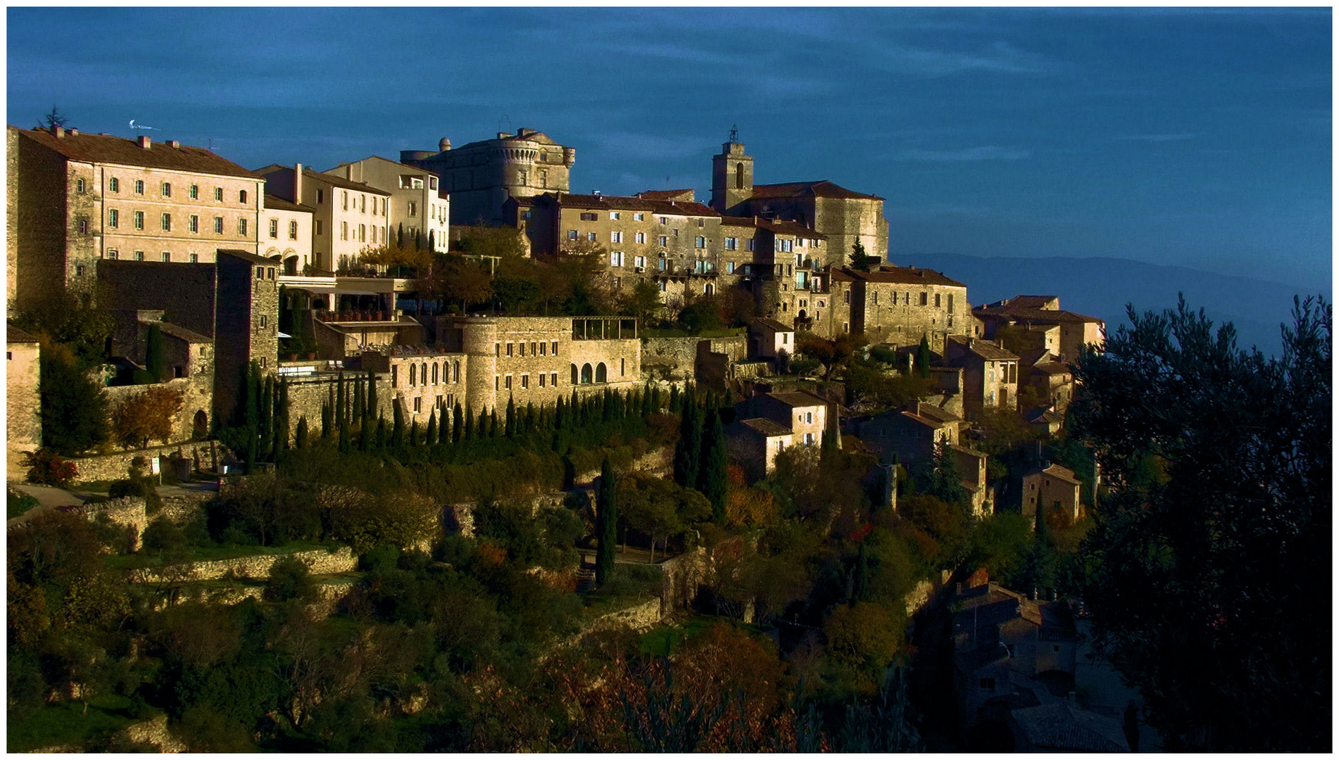 Gordes façon-nuit...