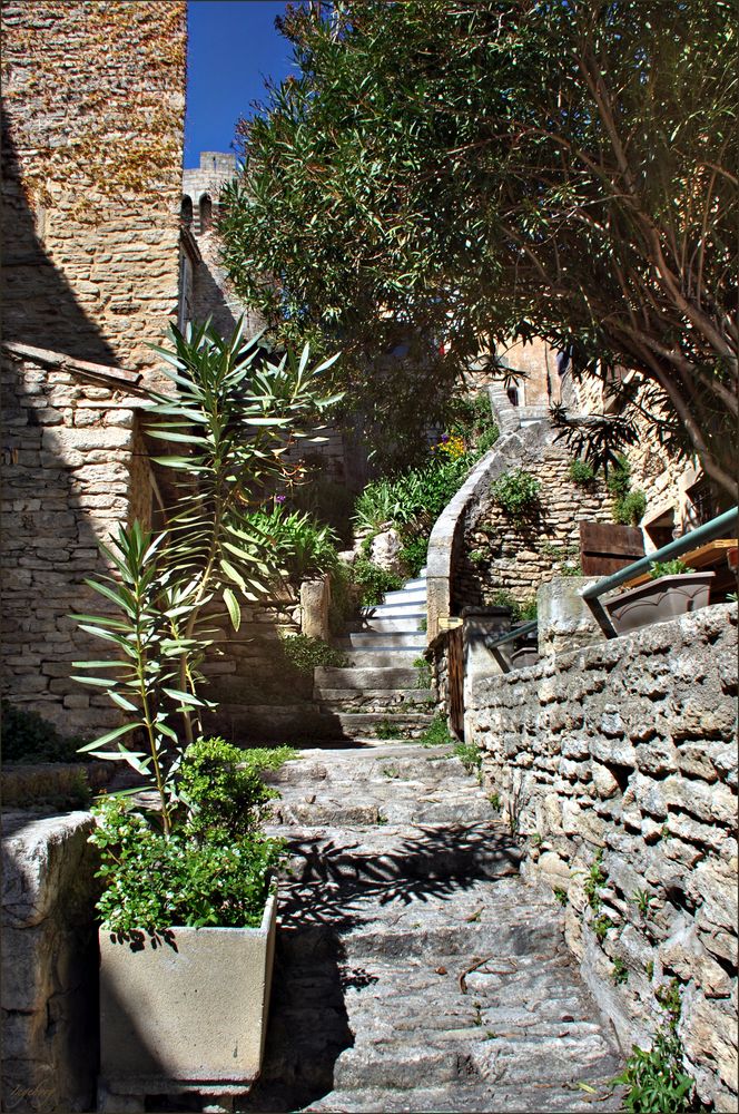 =  GORDES im Naturpark Luberon  =