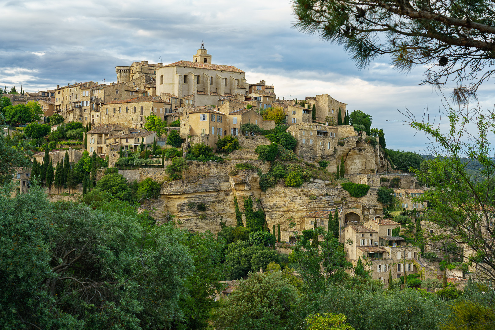 Gordes (provenzalisch: Gòrda)