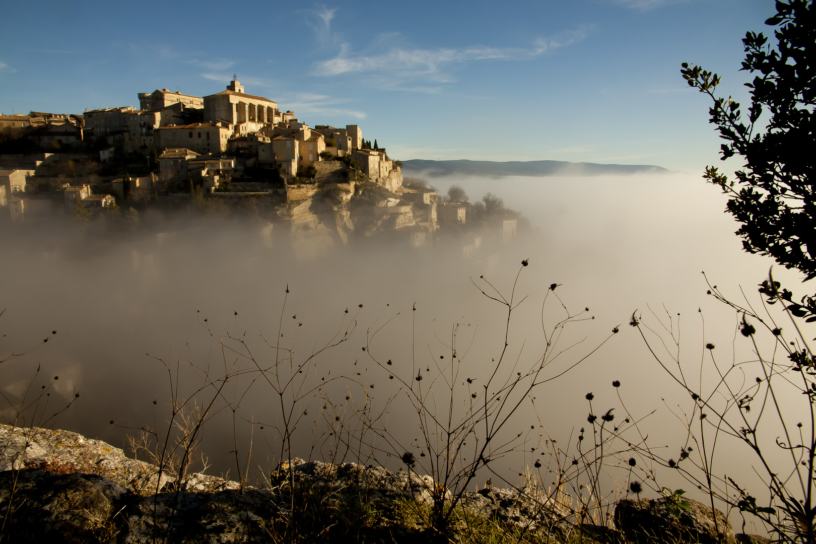 Gordes sur un nuage