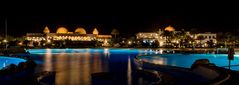 Gorgonia Beach Resort bei Nacht