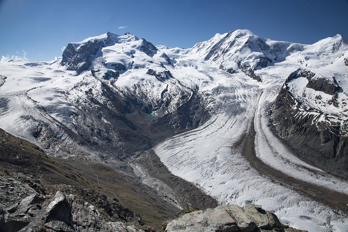 Gornergletscher vor dem Monte Rosa-Massiv mit  der 4.634 m hohen Dufourspitze 