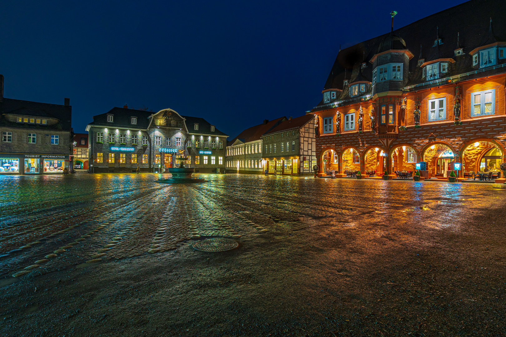 Goslar bei Nacht und Regen