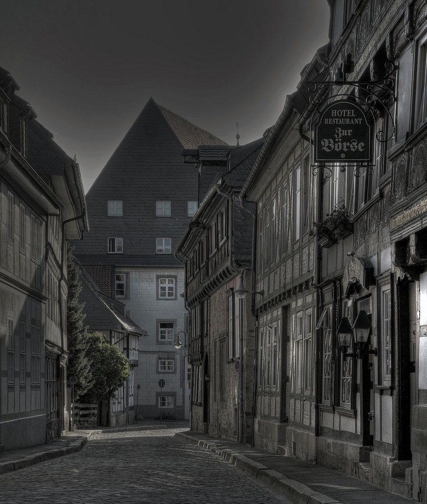 Goslar - Oberstadt " Entlang der Bergstrasse am Frühenmorgen "