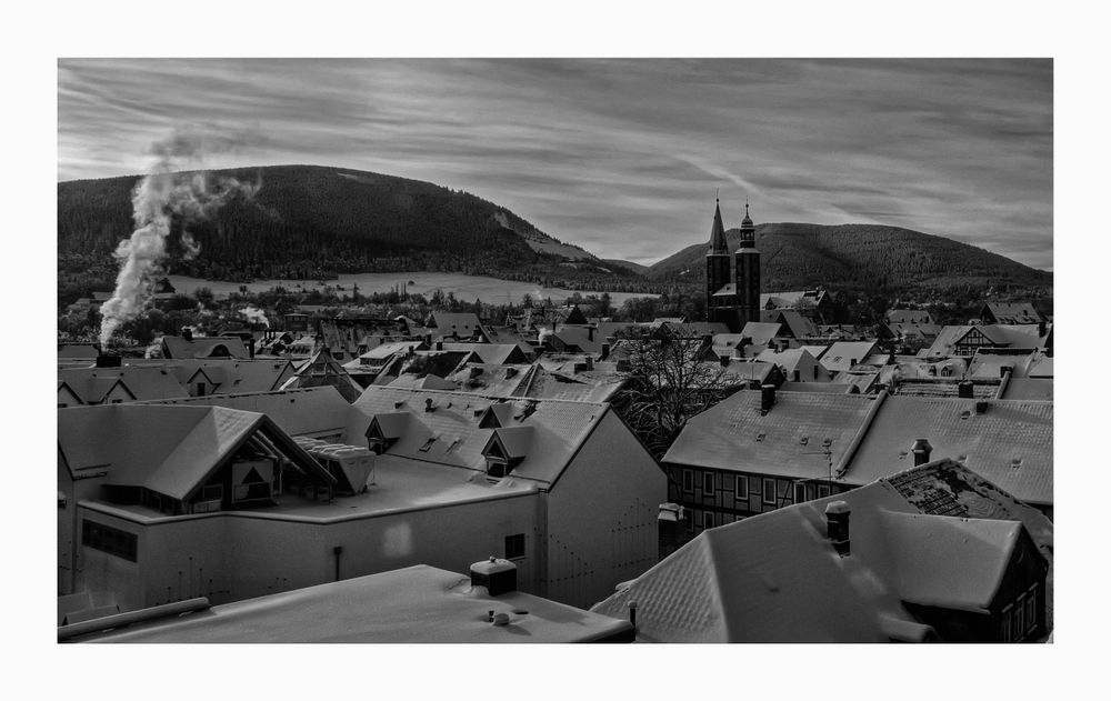 GosLar - Stadt- Mitte " Blick auf die Altstadt, und die Marktkirche zu GosLar, am Frühenmorgen "