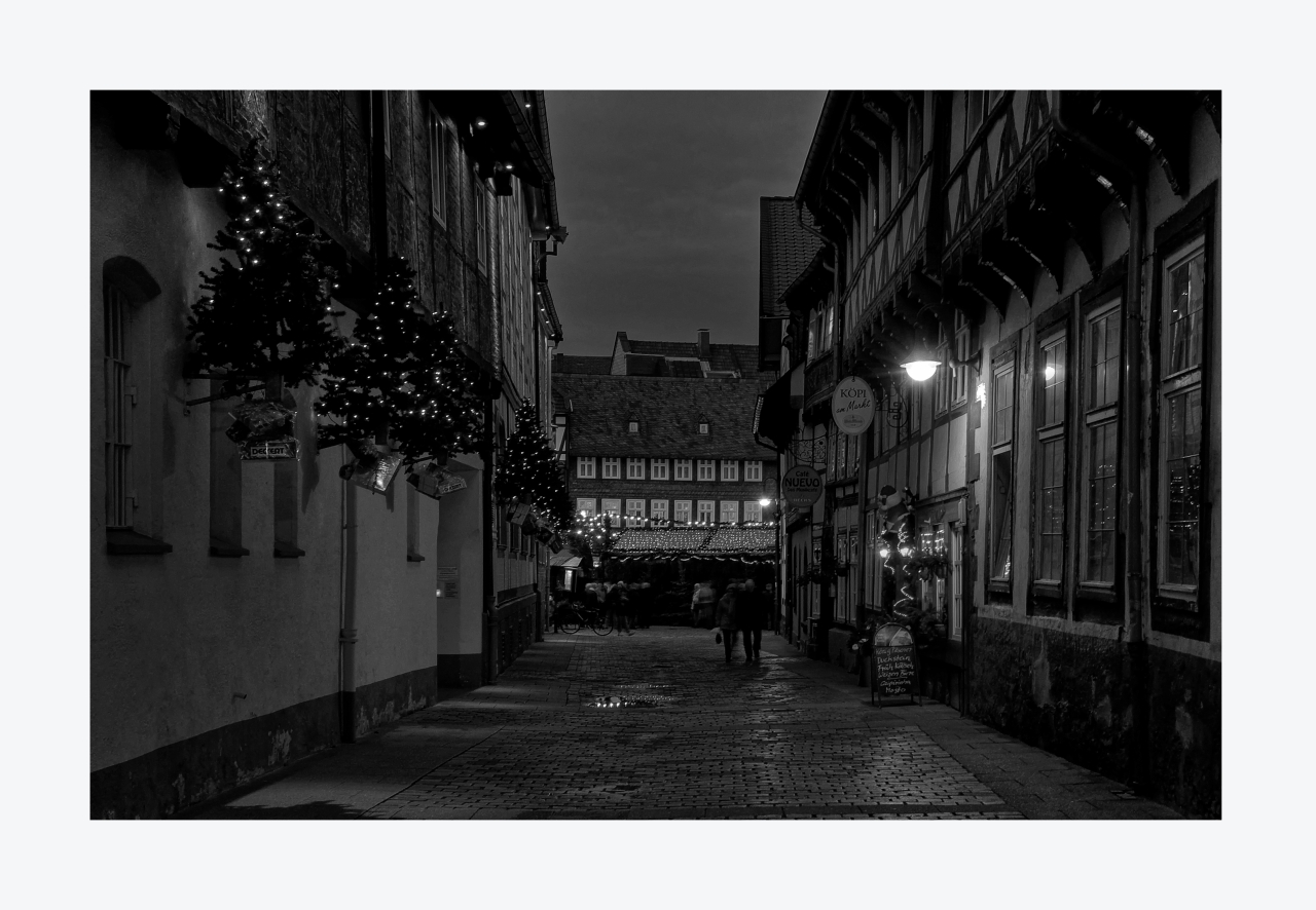 Goslar- Stadt - Mitte " Blick von der Worthstrasse, auf dem Weihnachtsmarkt "