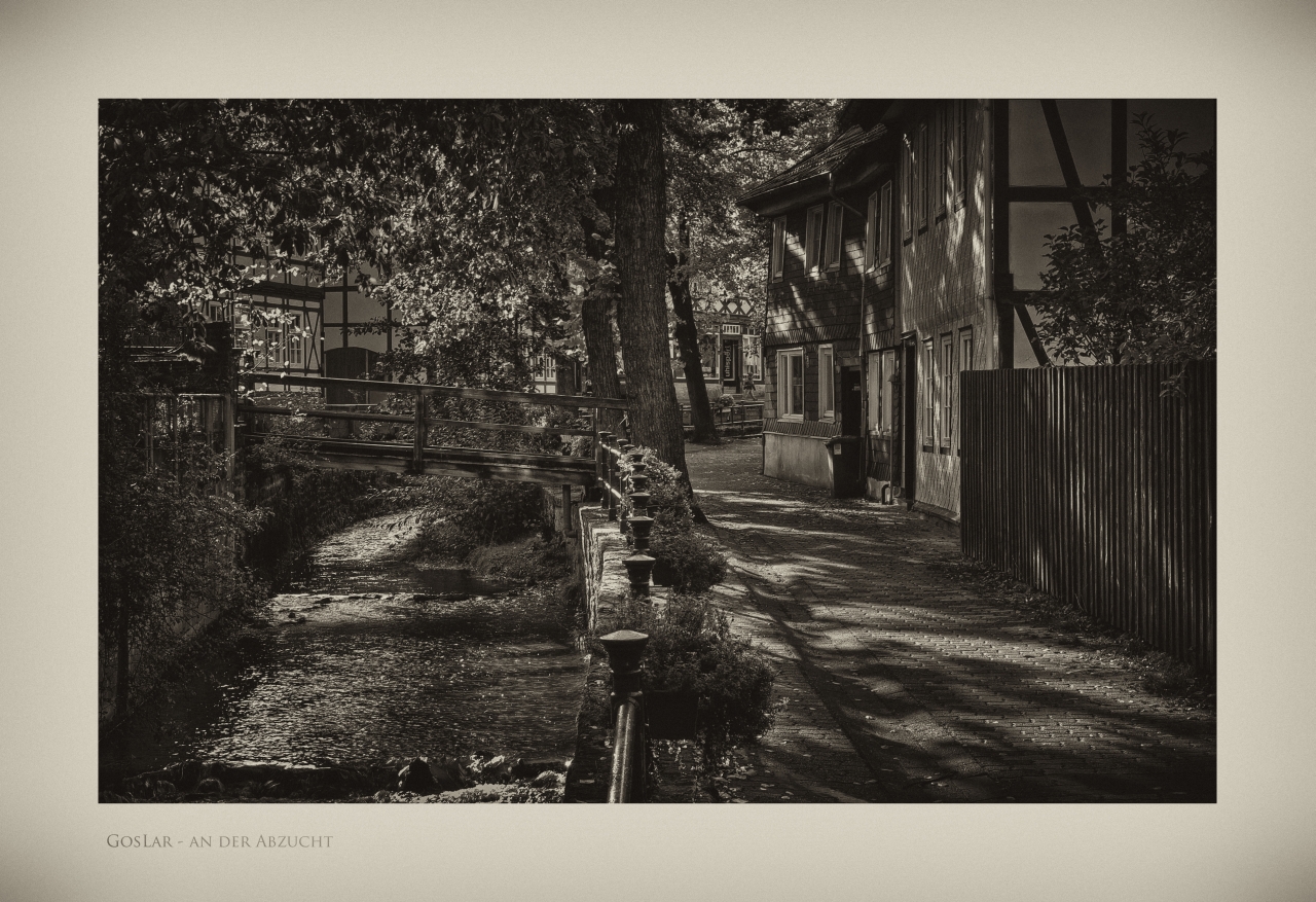 GosLar - Unter - Stadt " entlang der Abzucht, am Frühenmorgen im Herbst "