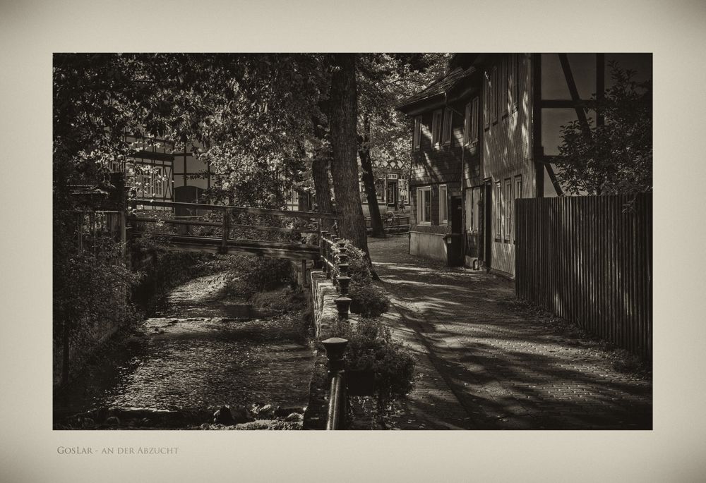 GosLar - Unter - Stadt " entlang der Abzucht, am Frühenmorgen im Herbst "